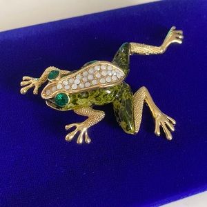 Large Gold frog artistic brooch.